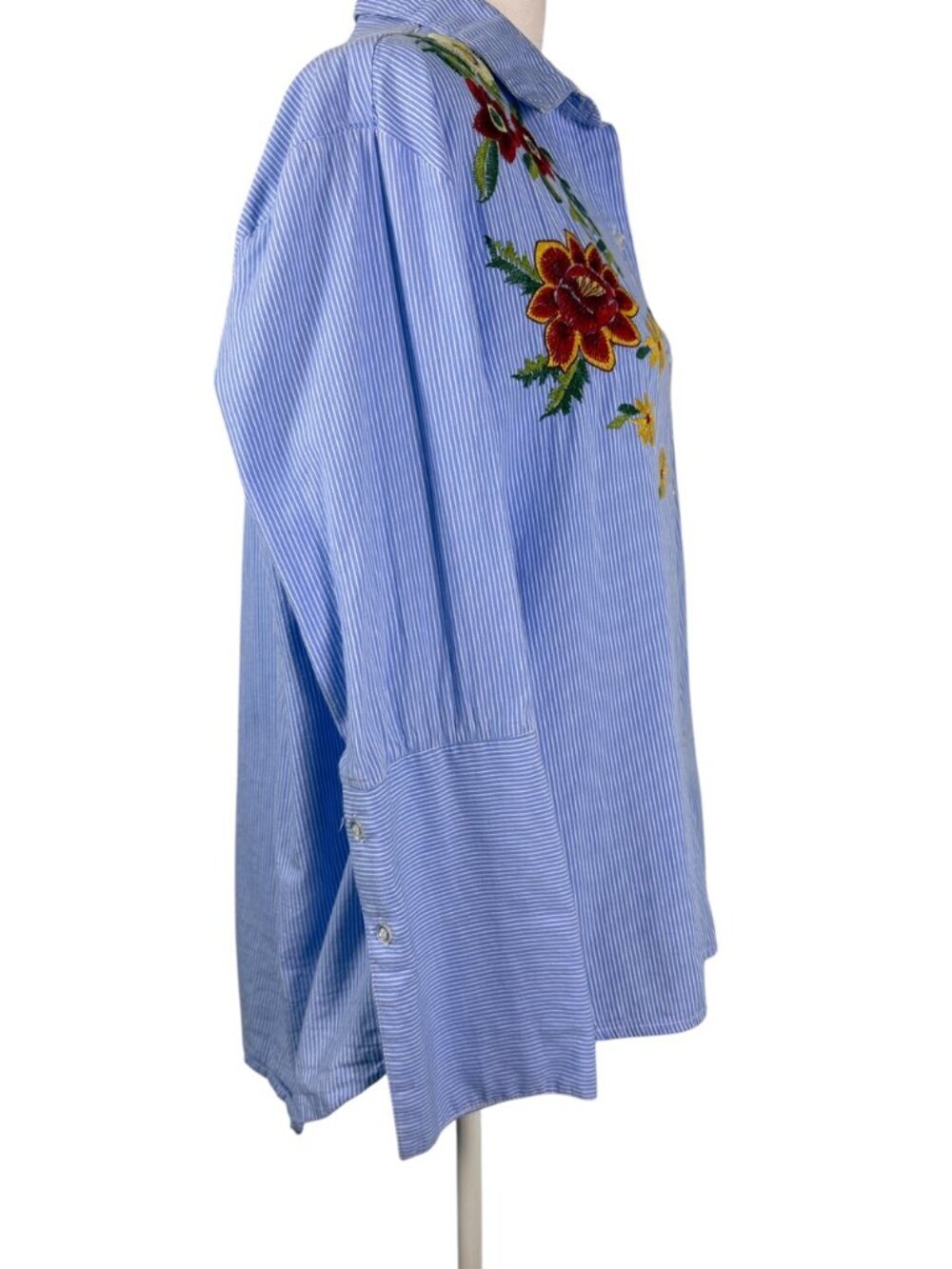 Giani Bini Blue Striped Floral Embroidered Button-Up Shirt | Size Est. L - Picture 4 of 12